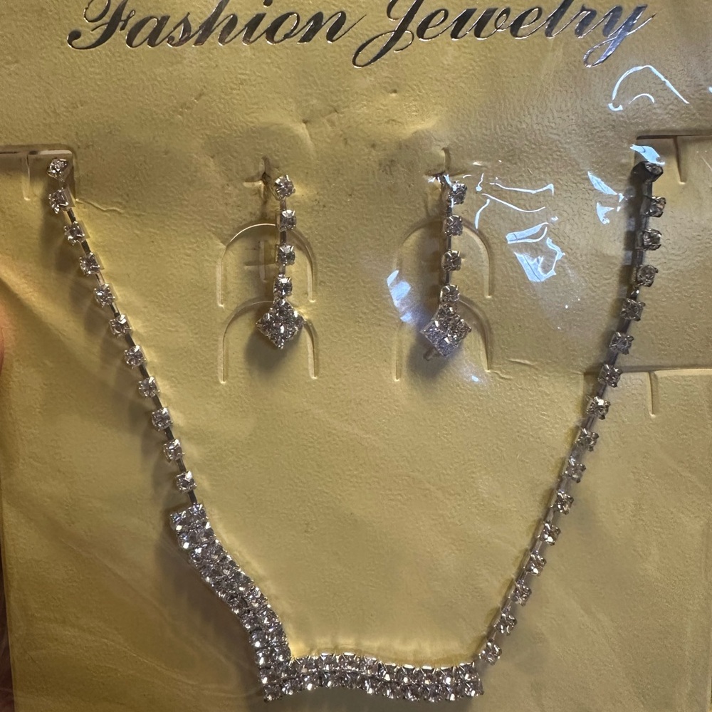 Fashion‎ Jewelry Silver Necklace and Earring Set